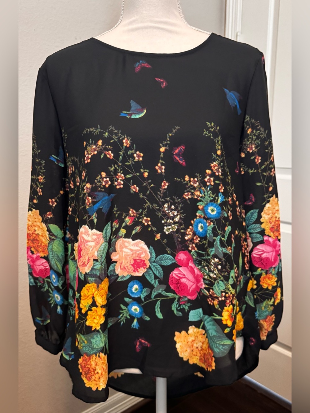 Meraki Women’s Black Multicolor Floral Bird Chiffon V-Neck Keyhole Blouse Size L